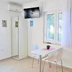 Studio Apartments Kali Apartman Kali