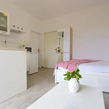 Studio Apartments Kali