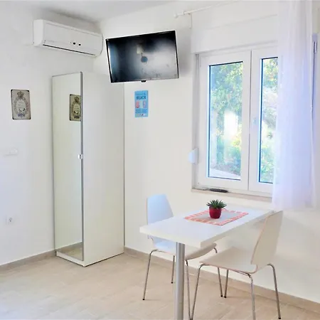 Studio Apartments Kali Apartment Kali