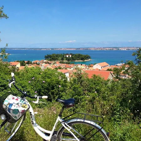 Studio Apartments Kali דירה קאלי