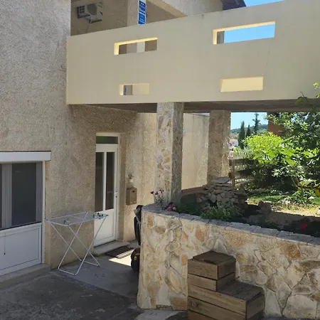 Studio Apartments Kali *