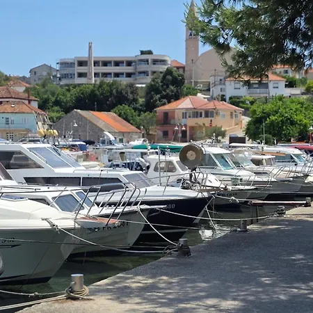 Studio Apartments Kali דירה