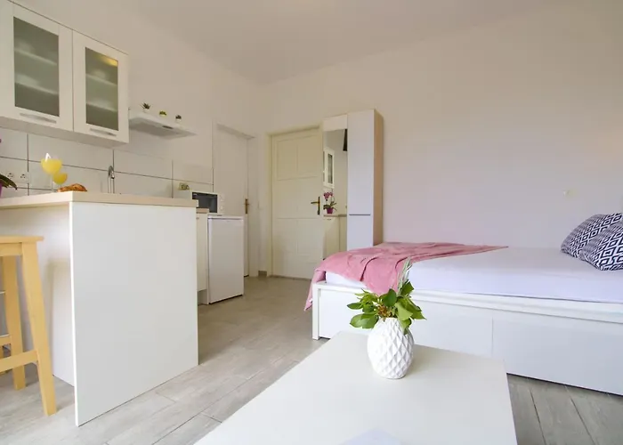 Studio Apartments Kali