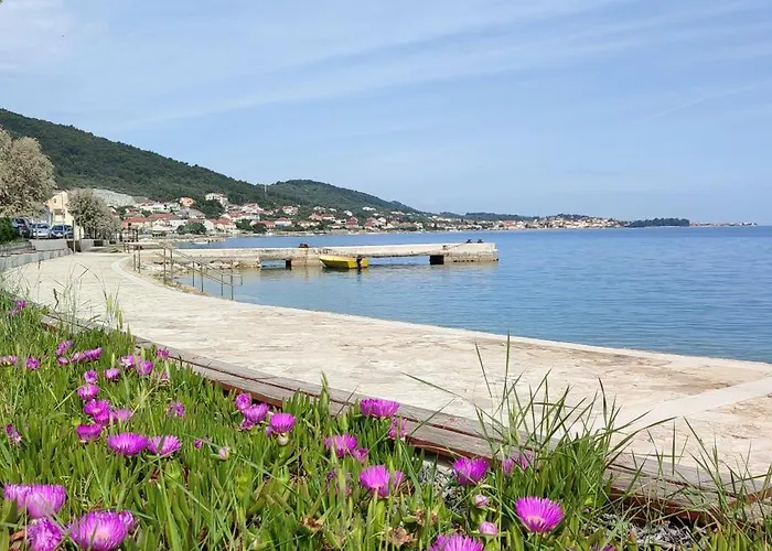 Studio Apartments Kali *