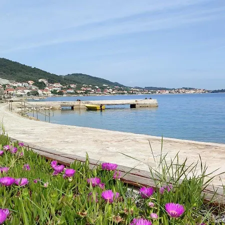 Studio Apartments Kali *