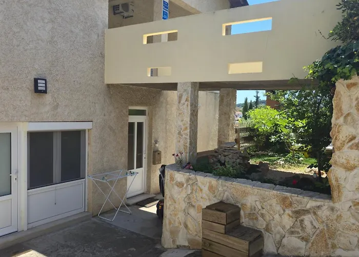 Studio Apartments Kali *